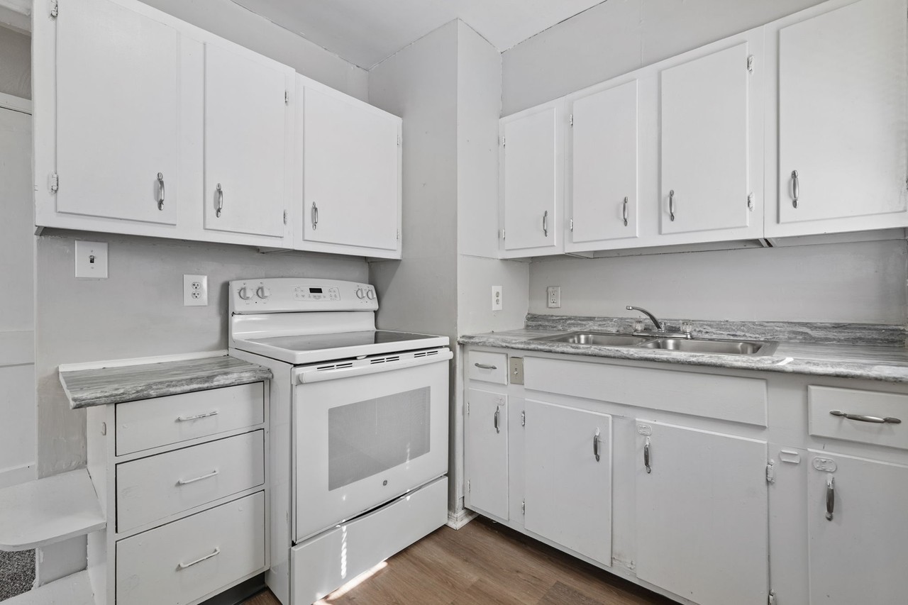 398 S Powell Ave - Photo 5 of 14