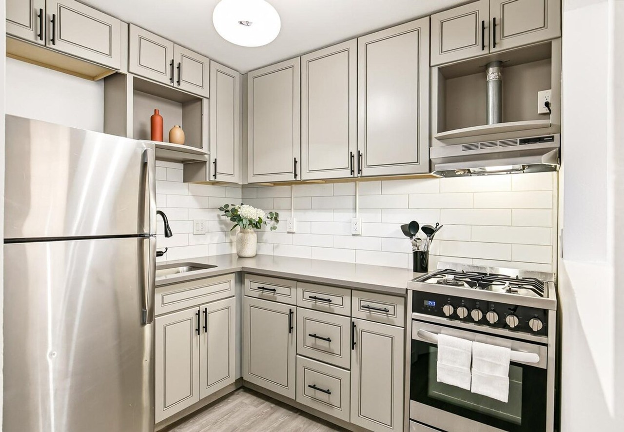 206 W Ellsworth Ave #1583406P - Photo 4 of 26