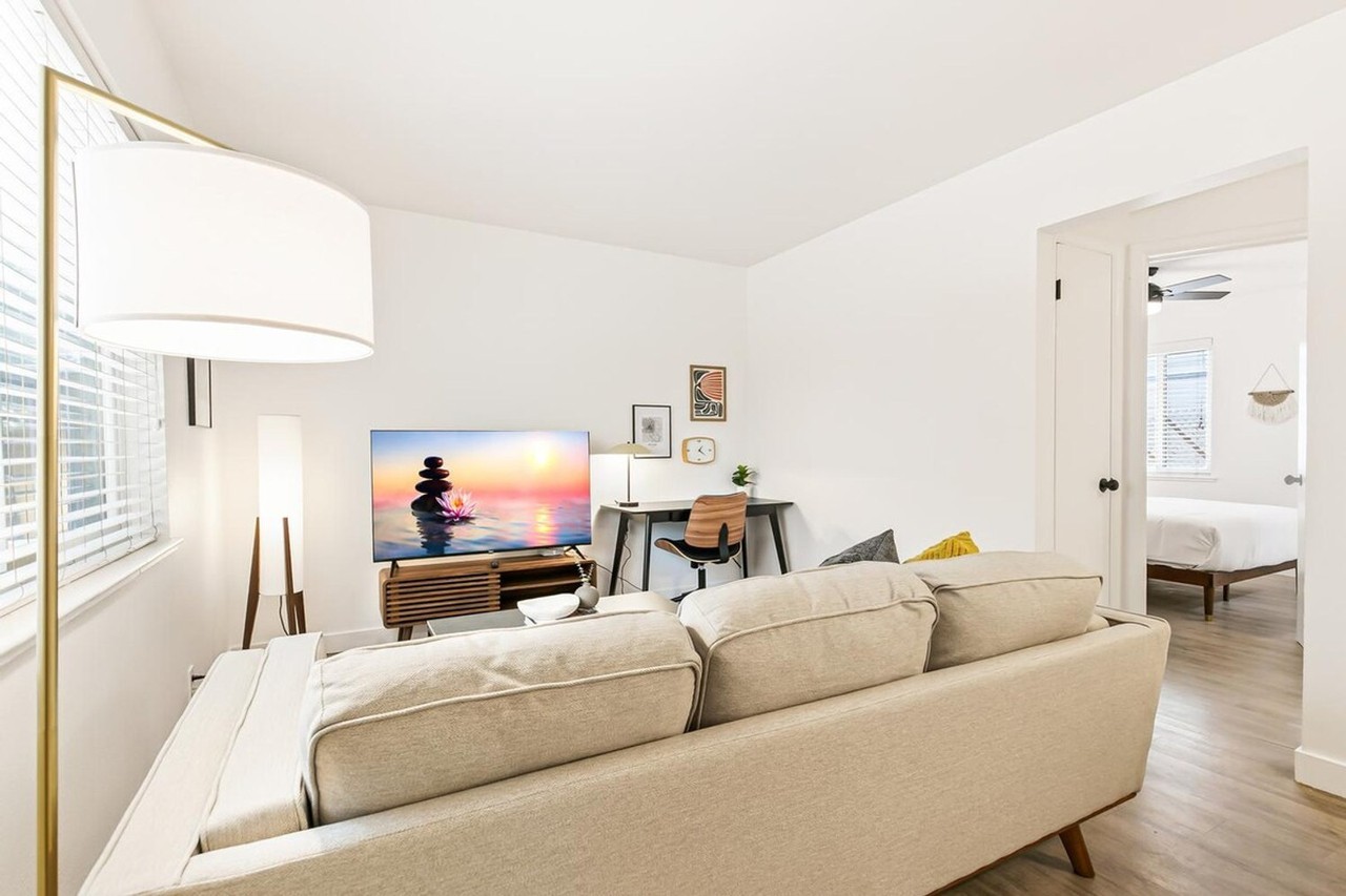 206 W Ellsworth Ave #1583406P - Photo 5 of 26