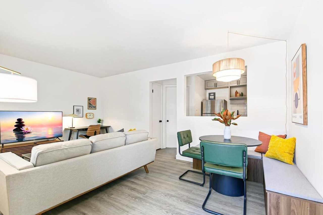206 W Ellsworth Ave #1583406P - Photo 6 of 26