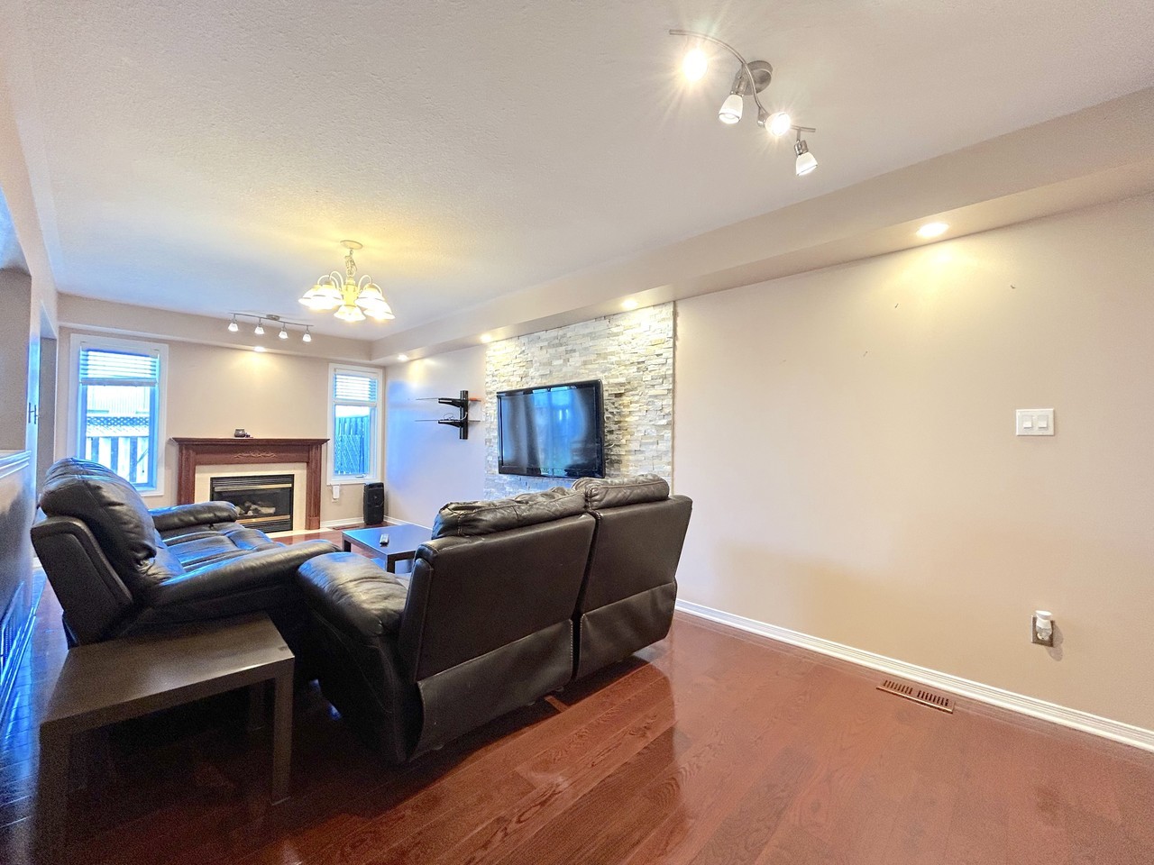 7 Southside Place - Photo 3 of 45