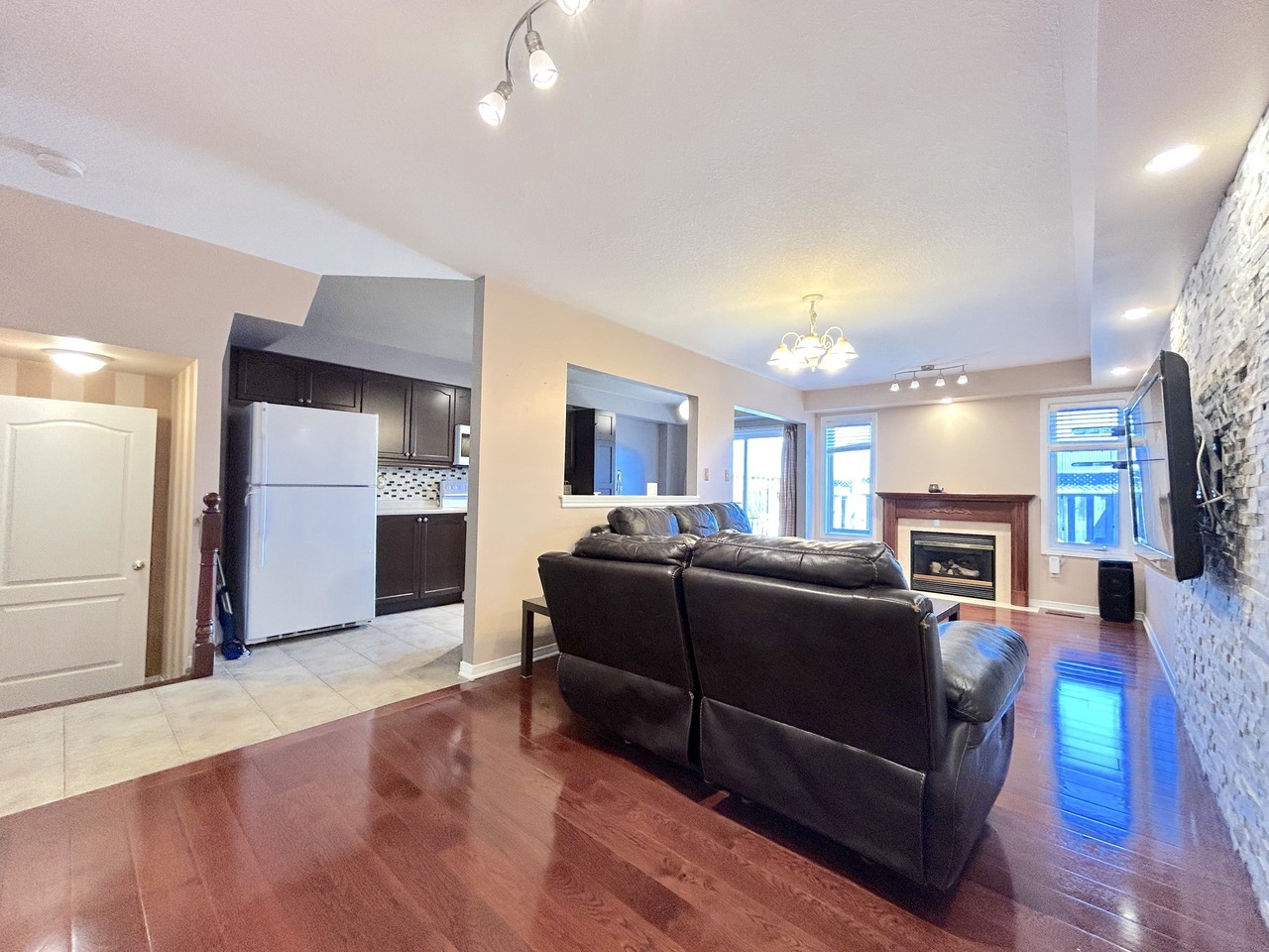 7 Southside Place - Photo 4 of 45
