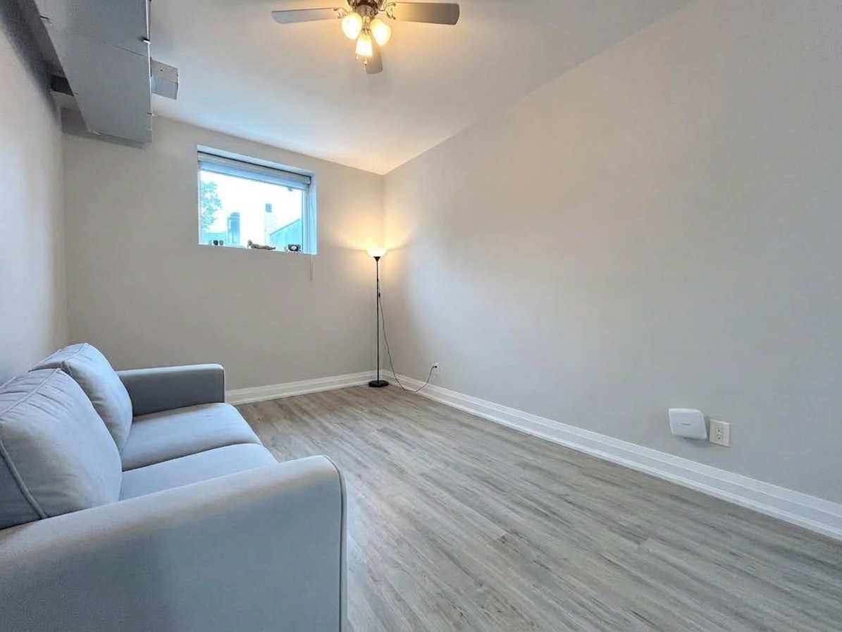 837 King Street East #105 - Photo 3 of 16