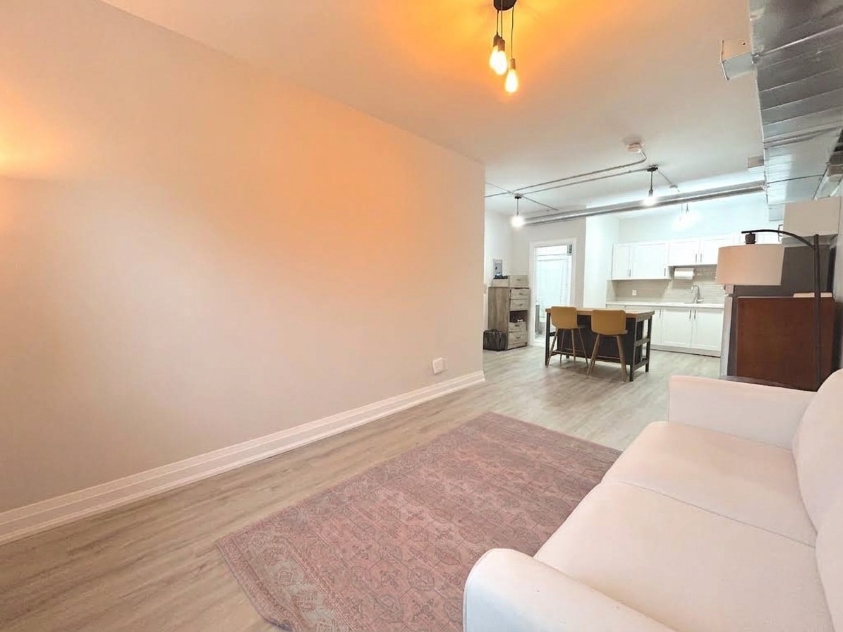 837 King Street East #105 - Photo 4 of 16