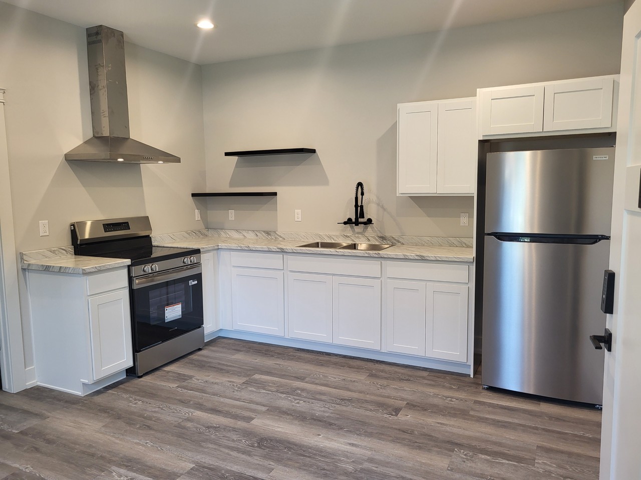 1113 Center Ave #204