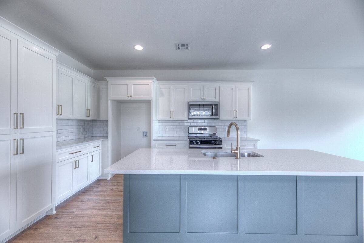2819 E 81st Pl #B - Photo 3 of 20