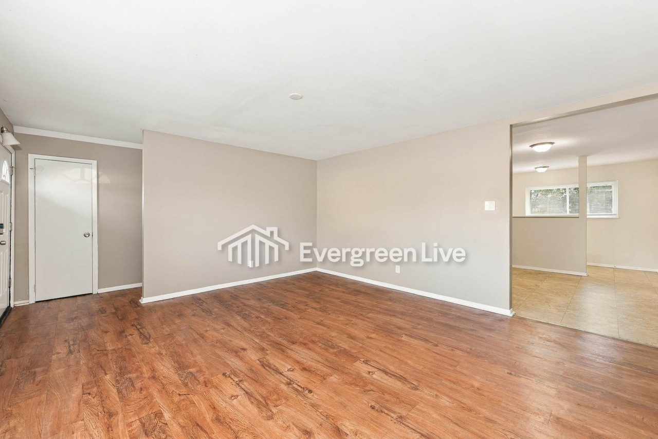 8762 Venus Ln - Photo 3 of 15