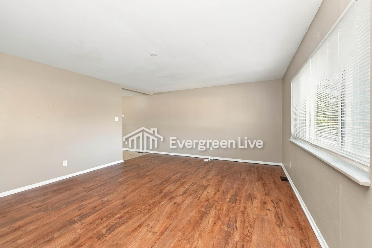 8762 Venus Ln - Photo 4 of 15