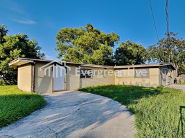 featured image of 975 Crest Dr E
