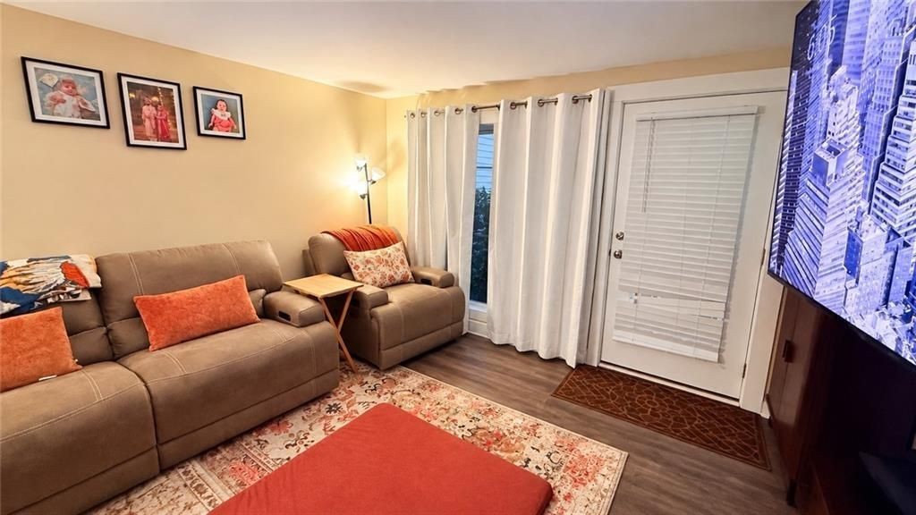 652 Windwood Dr - Photo 3 of 25