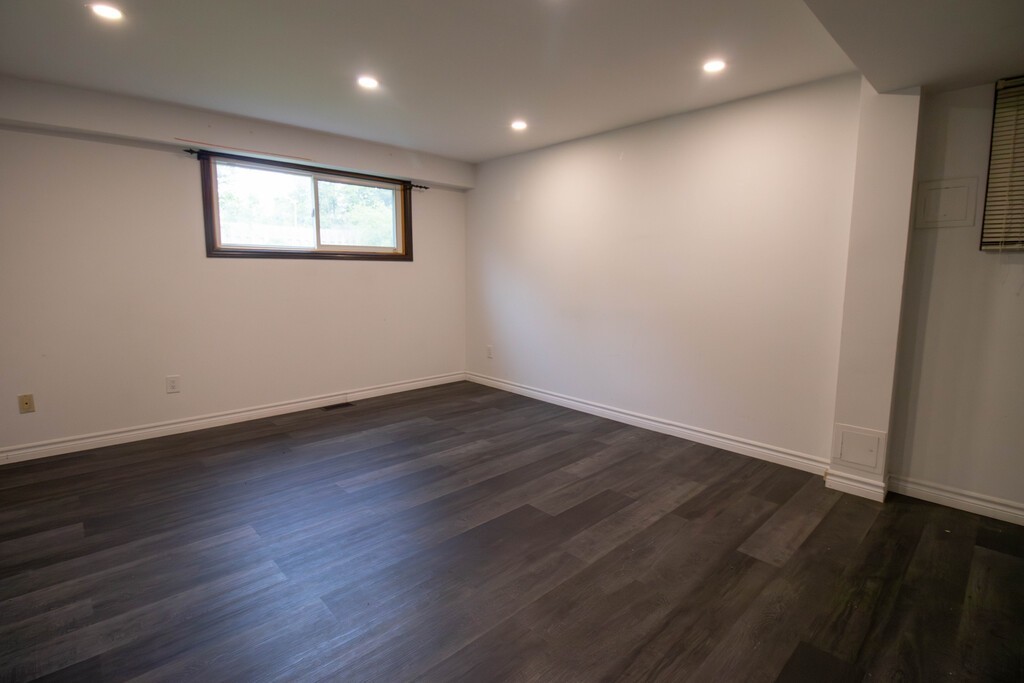 5775 Frontenac St - 2 - Photo 2 of 18