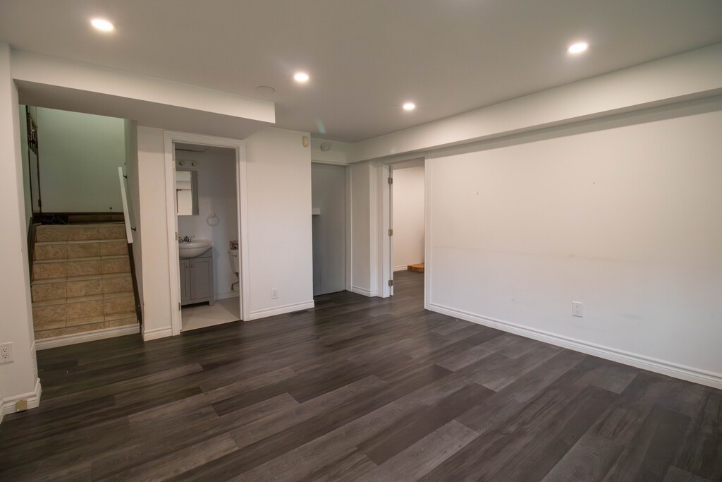 5775 Frontenac St - 2 - Photo 3 of 18