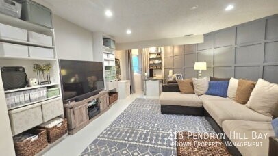 218 Pendryn Hill Bay - Photo 7 of 18