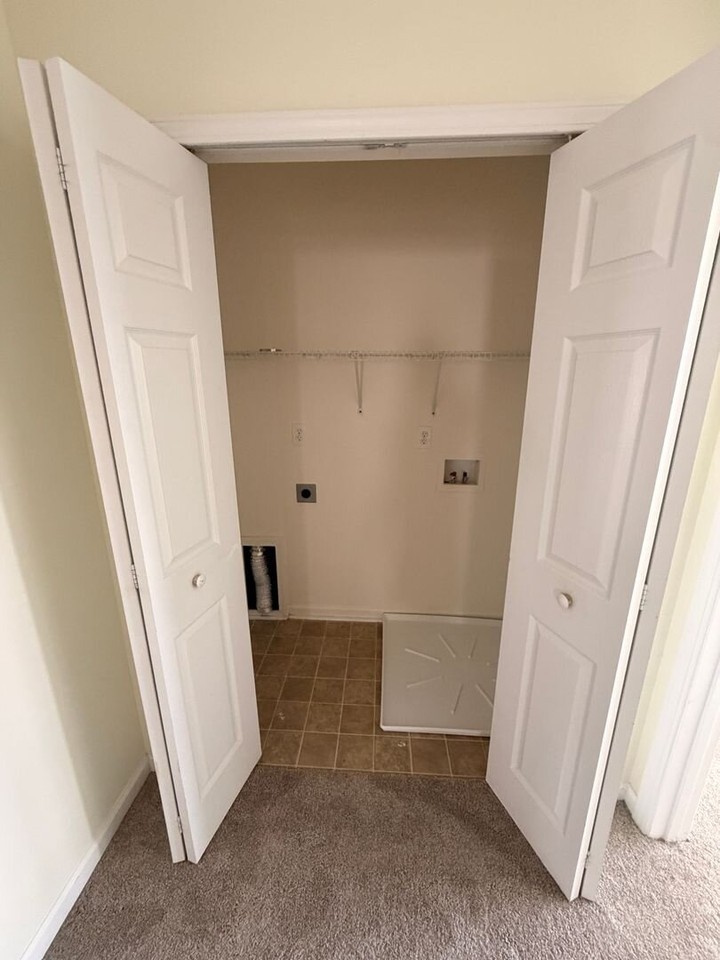112 Coxton Mill Ct - Photo 2 of 34