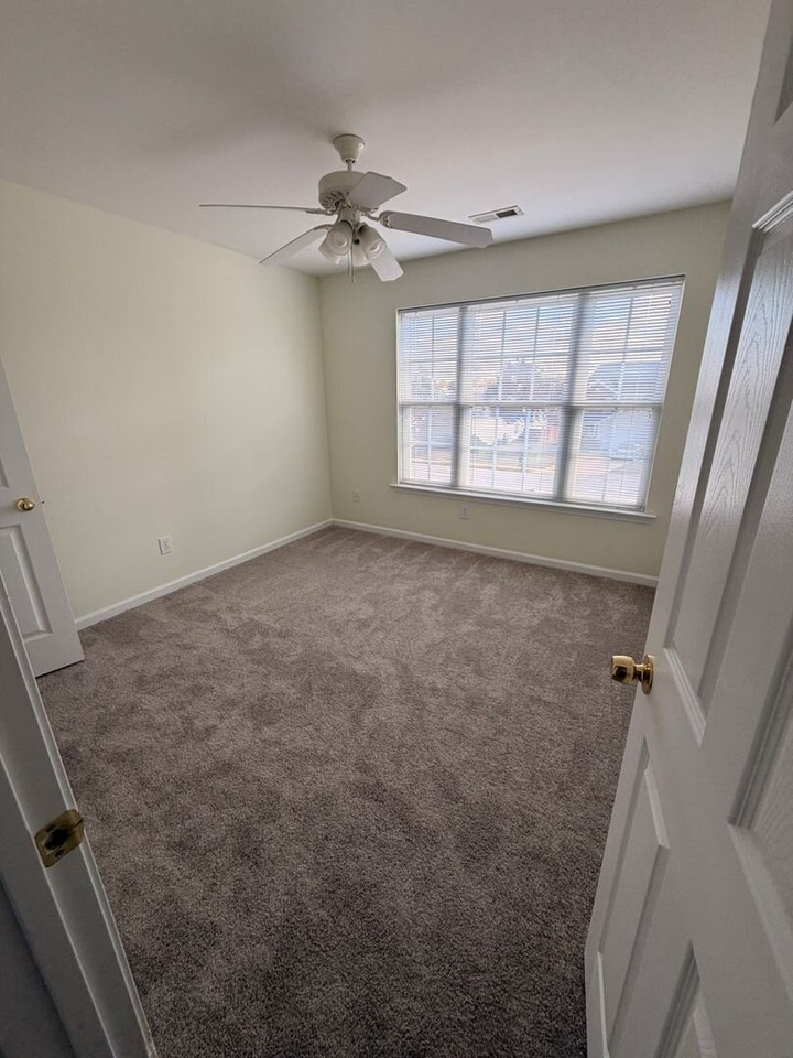 112 Coxton Mill Ct - Photo 4 of 34