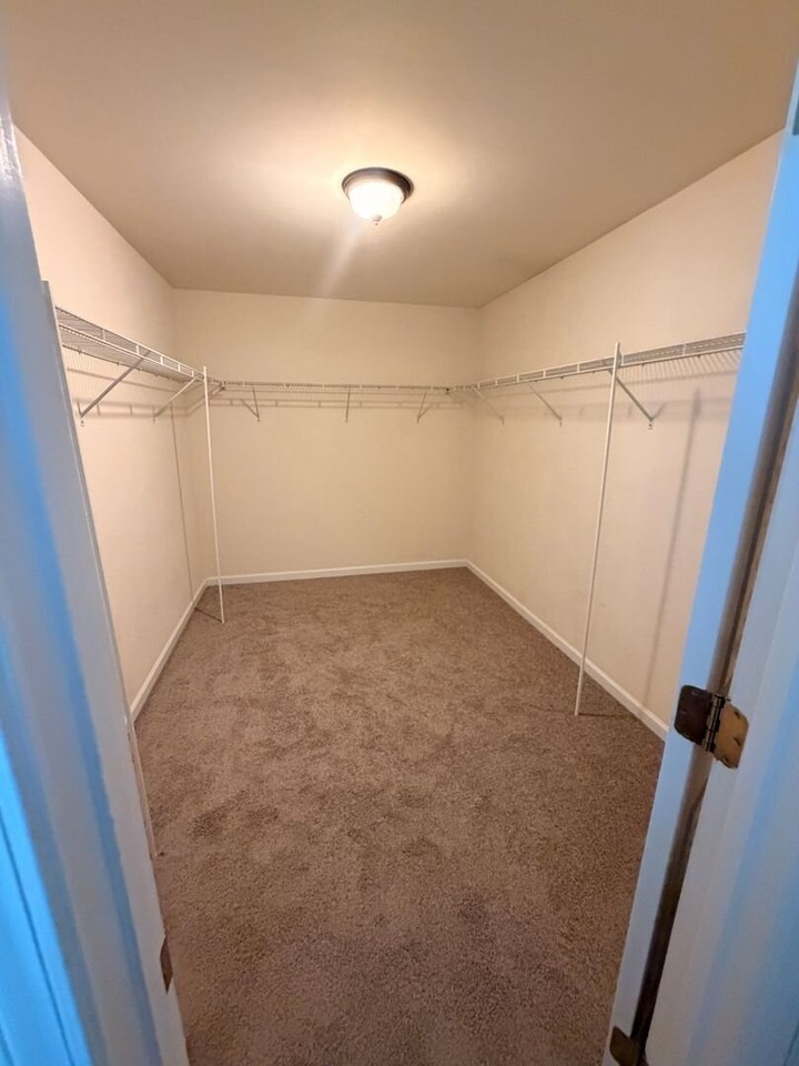112 Coxton Mill Ct - Photo 5 of 34