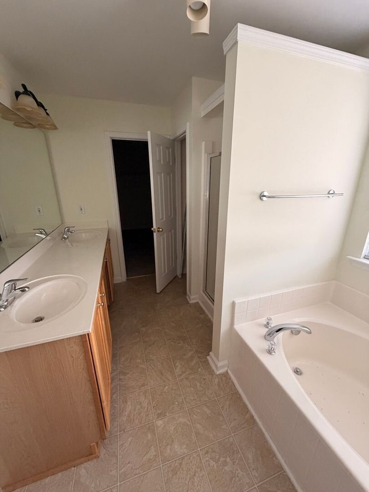 112 Coxton Mill Ct - Photo 6 of 34