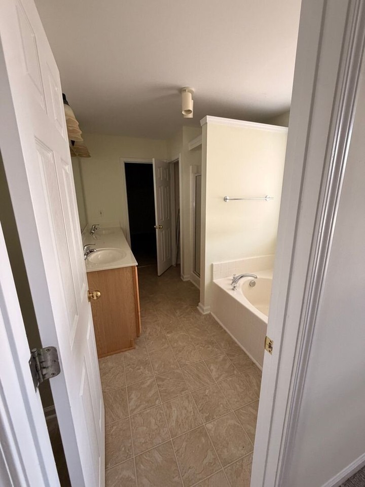 112 Coxton Mill Ct - Photo 7 of 34