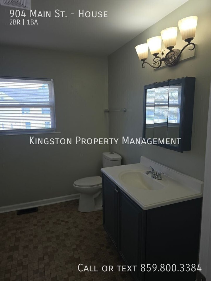 904 Main St - Photo 4 of 10