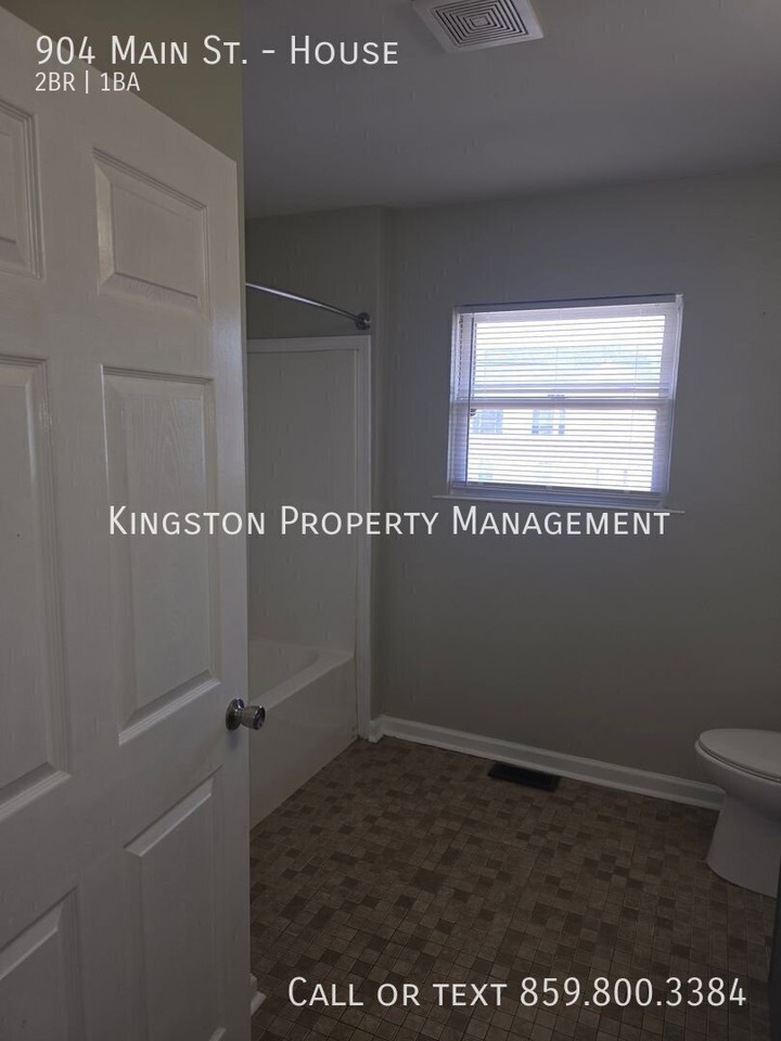 904 Main St - Photo 5 of 10