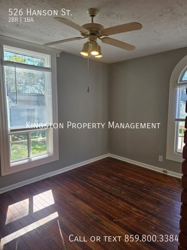 526 Hanson St - Photo 4 of 13