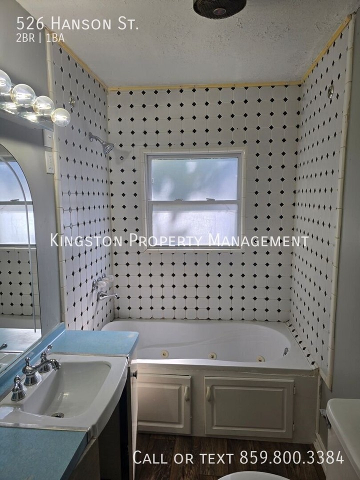 526 Hanson St - Photo 6 of 13