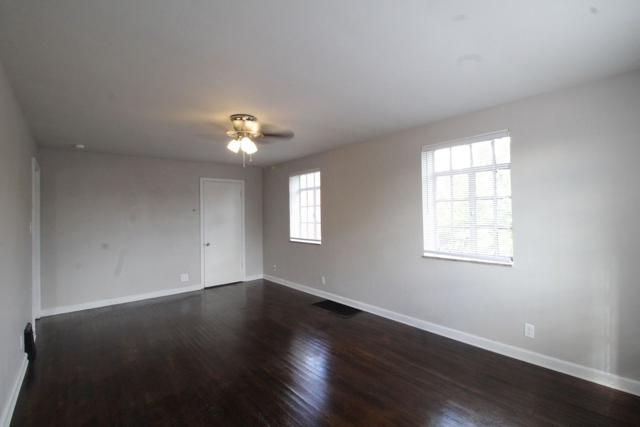 1626 1/2 S High St - Photo 2 of 11