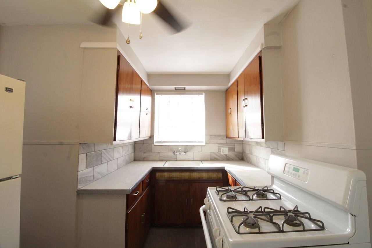 1626 1/2 S High St - Photo 4 of 11