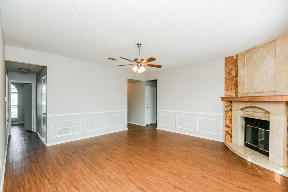 8804 Crestbrook Dr - Photo 5 of 17