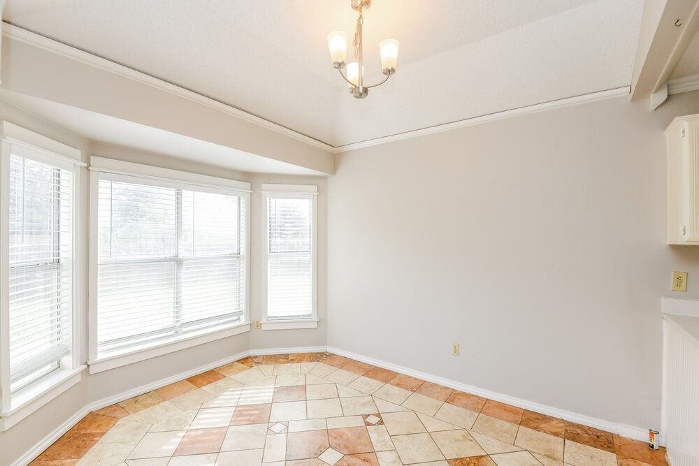 8804 Crestbrook Dr - Photo 6 of 17