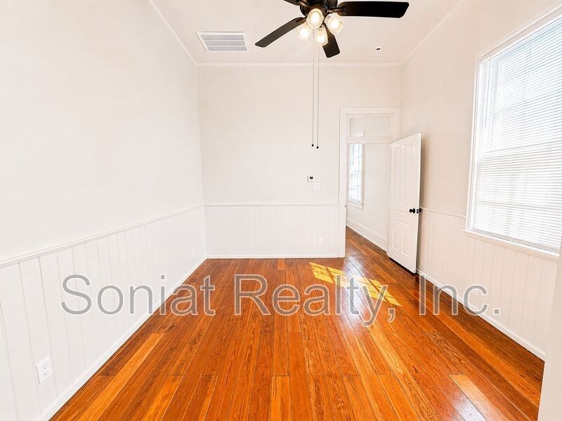 2520 Freret St #2522 - Photo 2 of 9