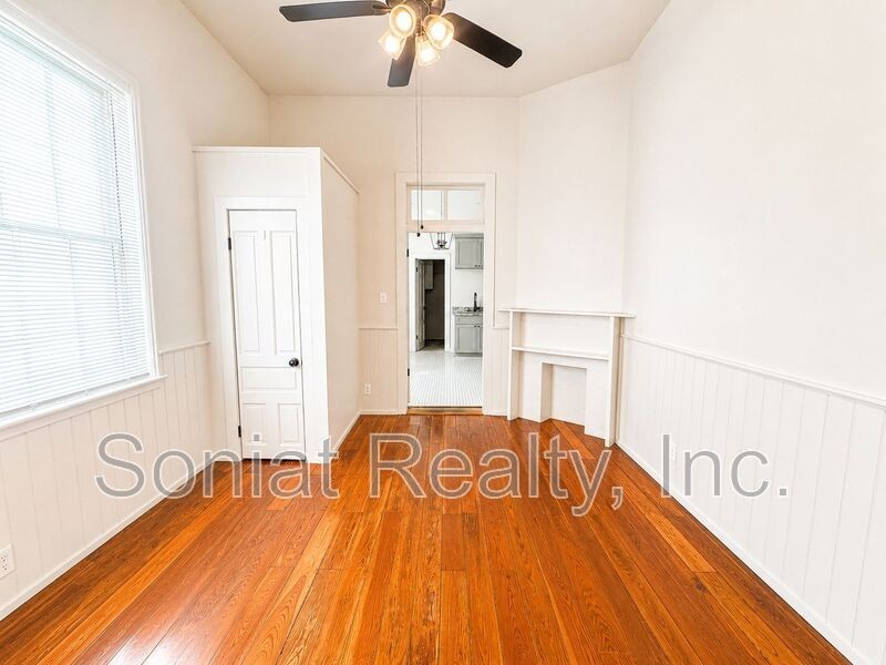 2520 Freret St #2522 - Photo 3 of 9