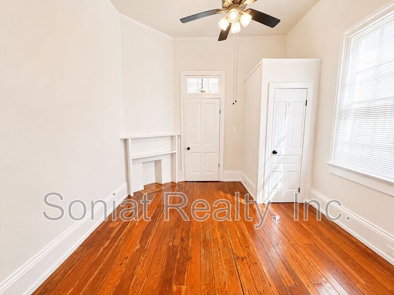 2520 Freret St #2522 - Photo 6 of 9