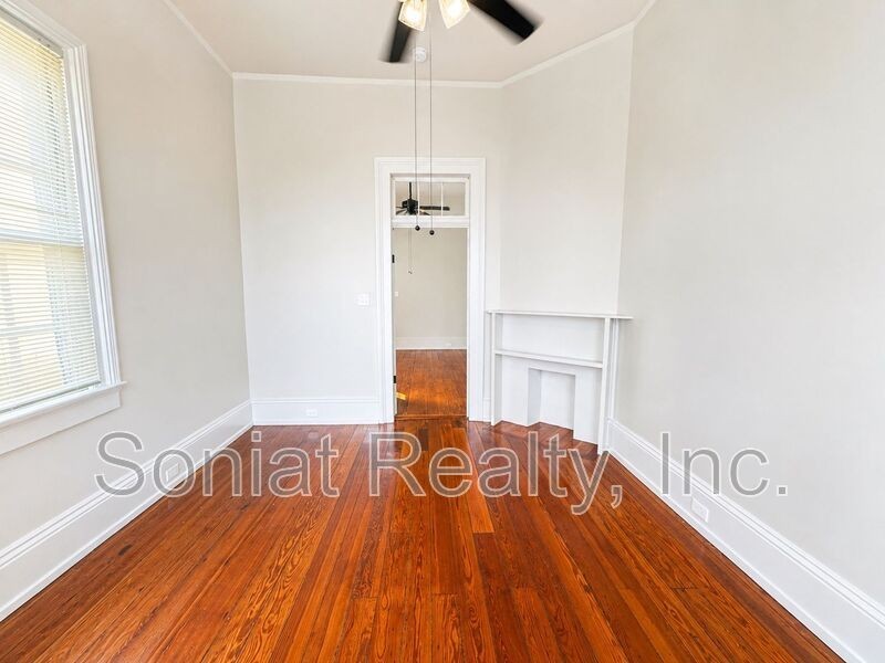 2520 Freret St #2522 - Photo 7 of 9