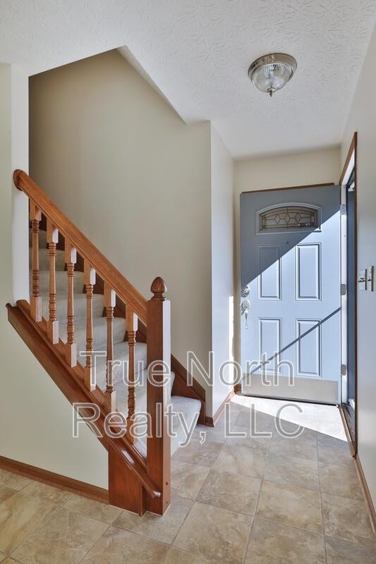 658 Lynnfield Dr - Photo 4 of 42