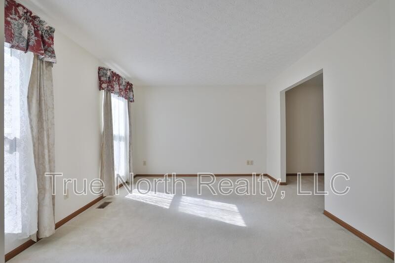 658 Lynnfield Dr - Photo 6 of 42