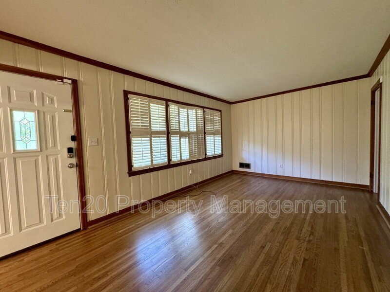 4802 Summerville Rd - Photo 2 of 18