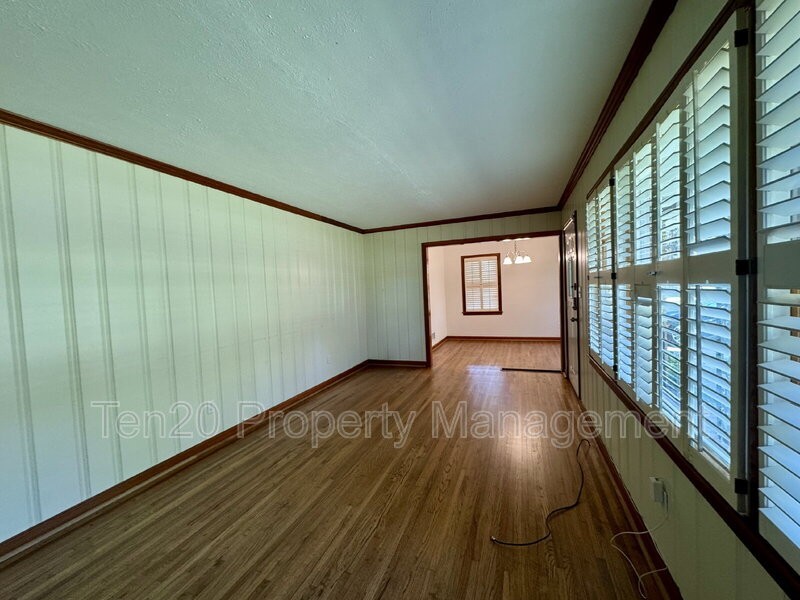 4802 Summerville Rd - Photo 3 of 18