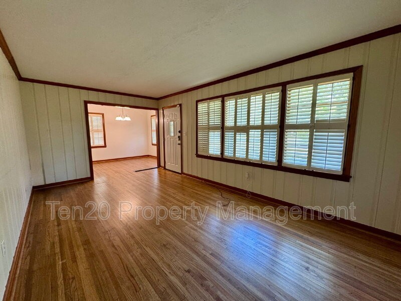 4802 Summerville Rd - Photo 4 of 18