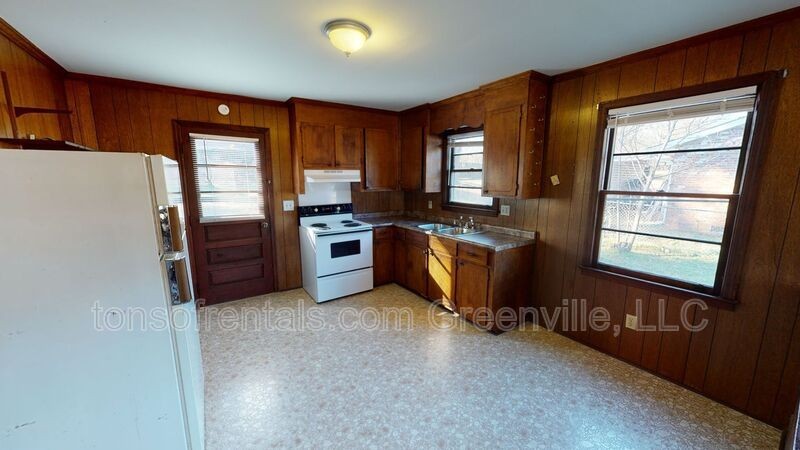 128A Pleasant Dr - Photo 4 of 13