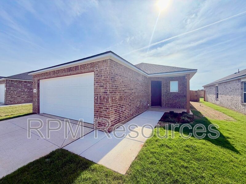 2628 Nw 203rd St - Photo 3 of 28