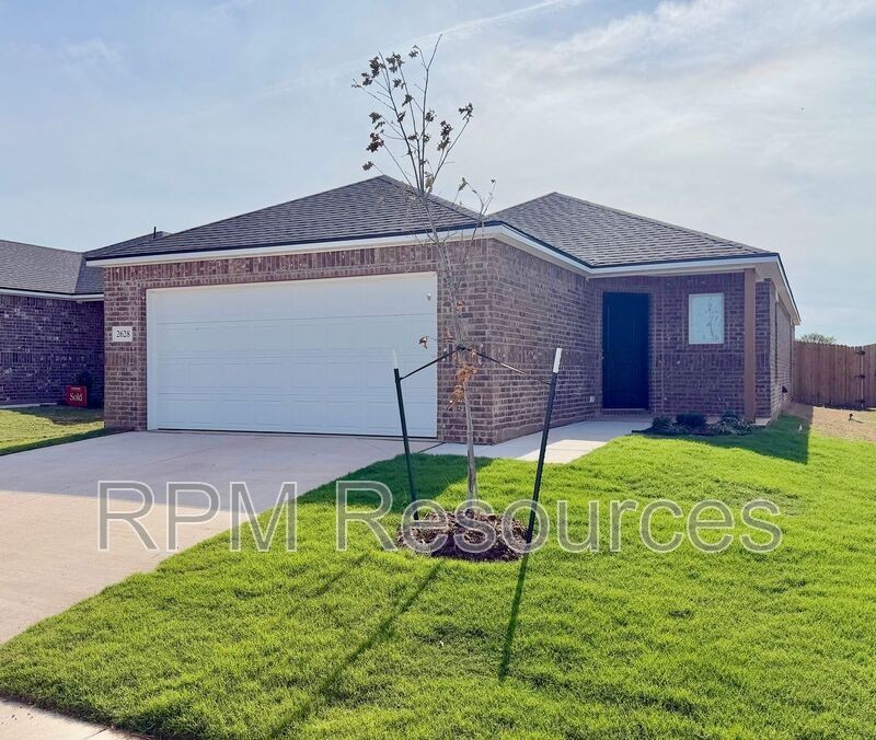 2628 Nw 203rd St - Photo 4 of 28