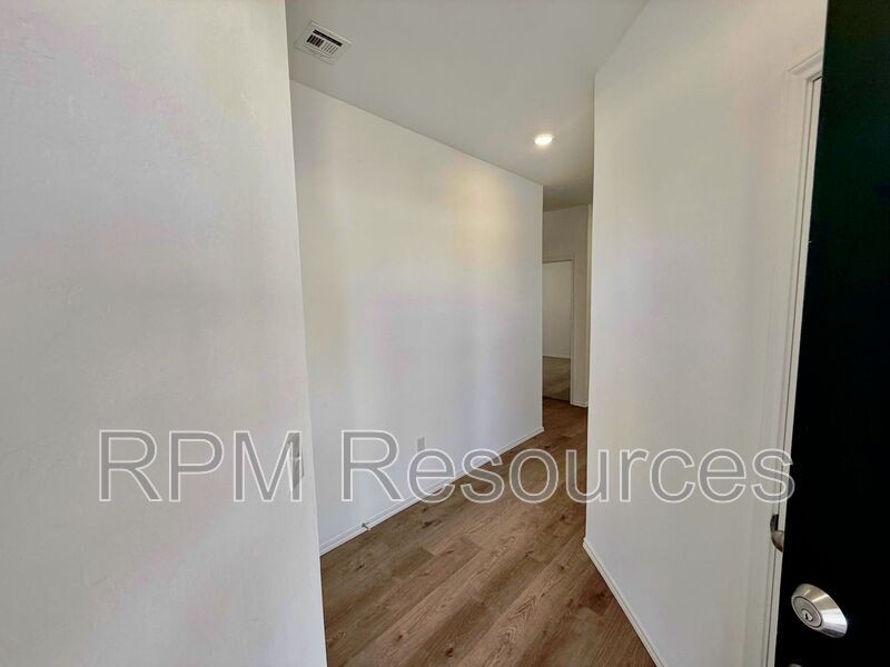 2628 Nw 203rd St - Photo 6 of 28