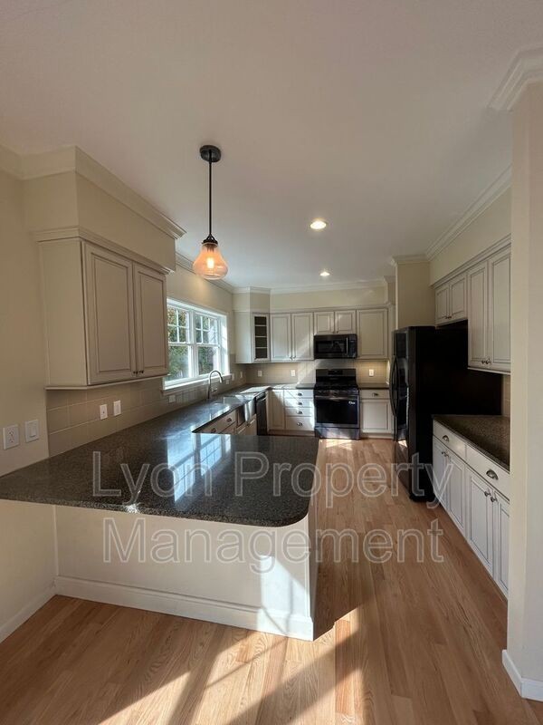 180 Sauga Ave - Photo 2 of 22