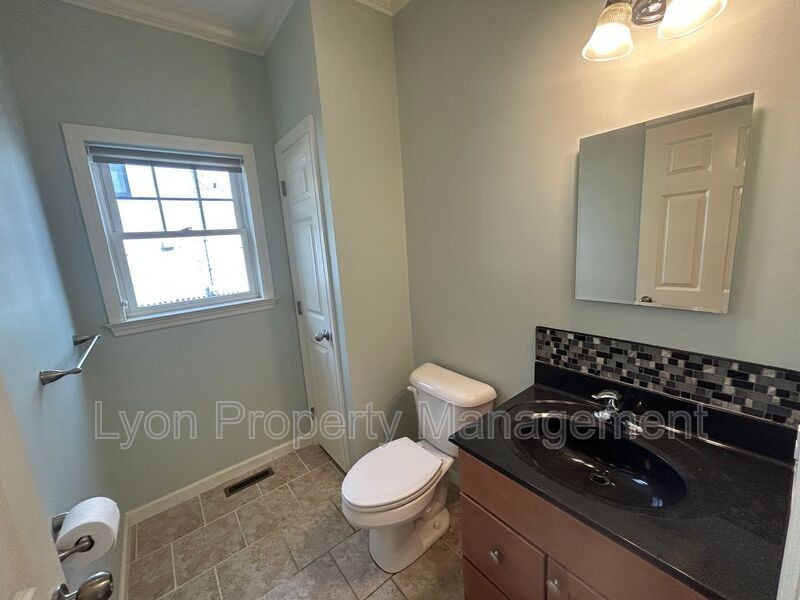 180 Sauga Ave - Photo 5 of 22