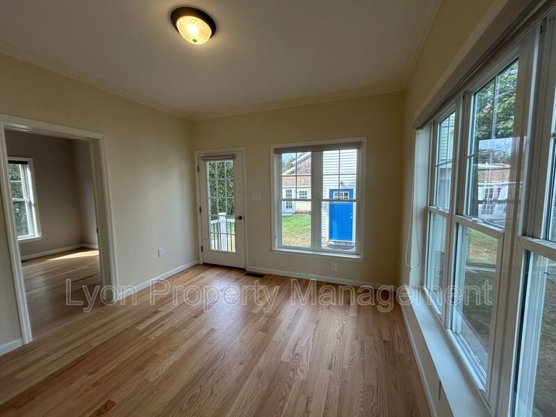 180 Sauga Ave - Photo 7 of 22