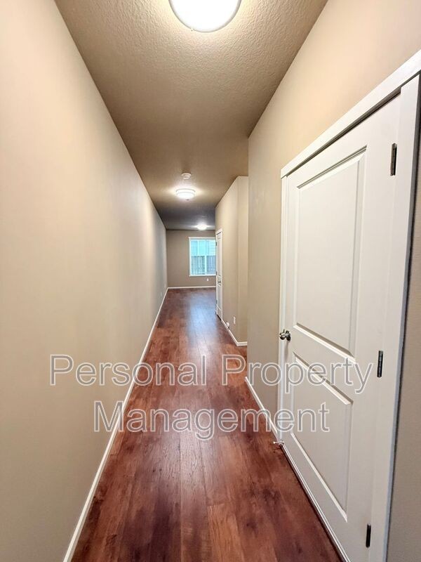 11553 Ne 125th Ave - Photo 2 of 30