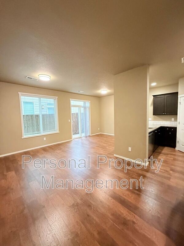 11553 Ne 125th Ave - Photo 4 of 30