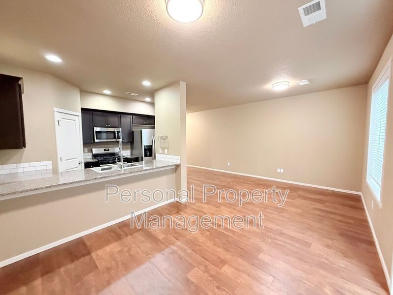 11553 Ne 125th Ave - Photo 6 of 30