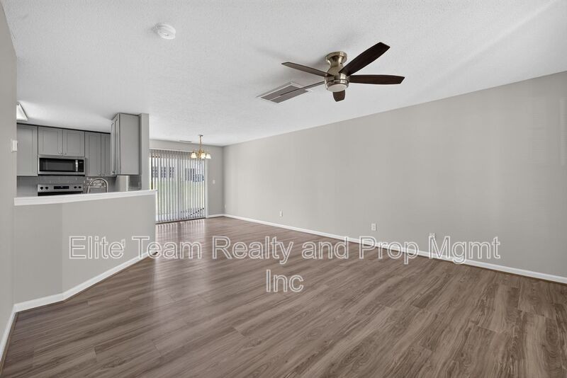 1512 Harland St - Photo 3 of 23